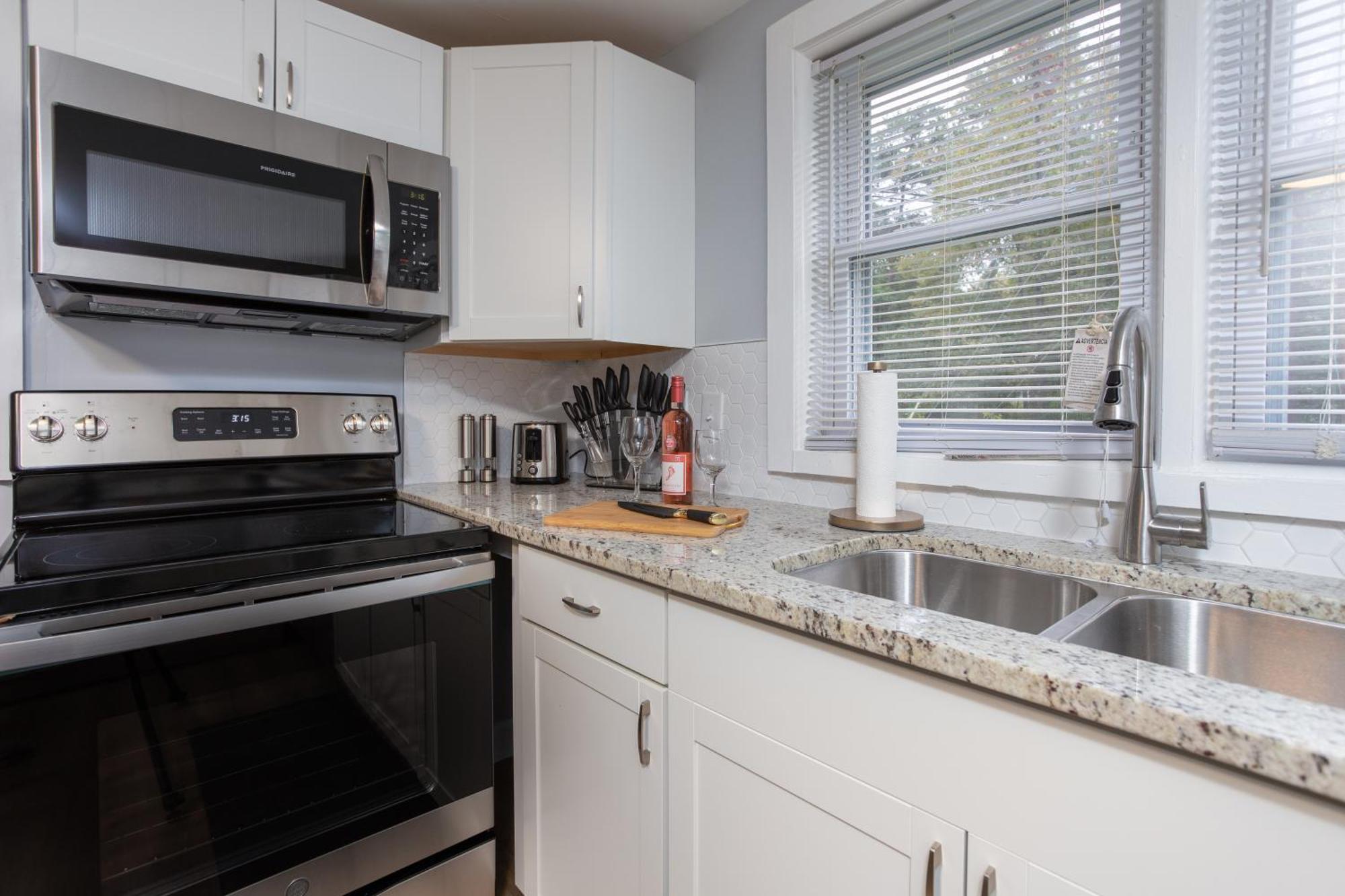 Soaking Tub W Washer And Dryer, Wifi Apartment Mebane Exterior photo